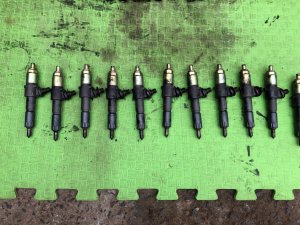 Inyectores +стаканы ISUZU GIGA OEM 1-15300-406-0, 105118-8090 CXZ82K1D 2007 12PE1