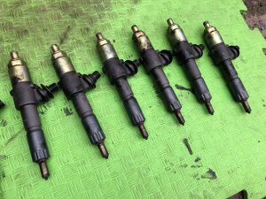 Inyectores +стаканы ISUZU GIGA OEM 1-15300-406-0, 105118-8090 CXZ82K1D 2007 12PE1