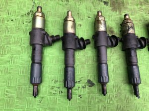Inyectores +стаканы ISUZU GIGA OEM 1-15300-406-0, 105118-8090 CXZ82K1D 2007 12PE1