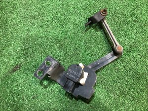 フロントヘッドライトレベリングセンサー SUBARU EXIGA OEM 84021AG000 YA5 2009
