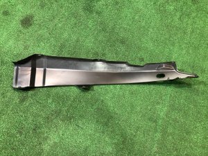 Suporte do guarda-lamas direito 57160YC0009P SUBARU EXIGA